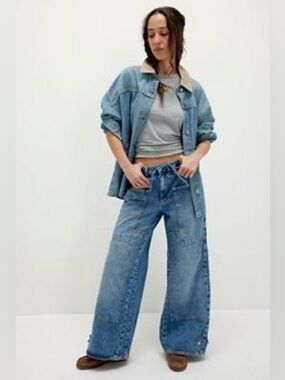 Free People CRVY Outlaw Wide leg Jeans👖 Bayou Blue. Size M. Like New!